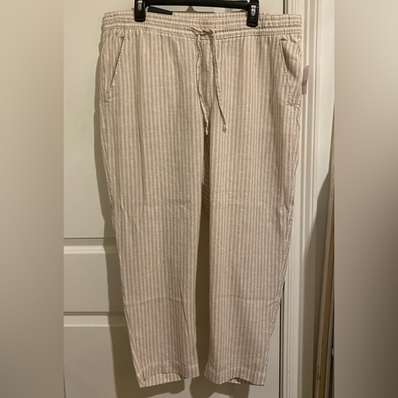 GAP Pants - NWT Gap Mid Rise Ankle Pants